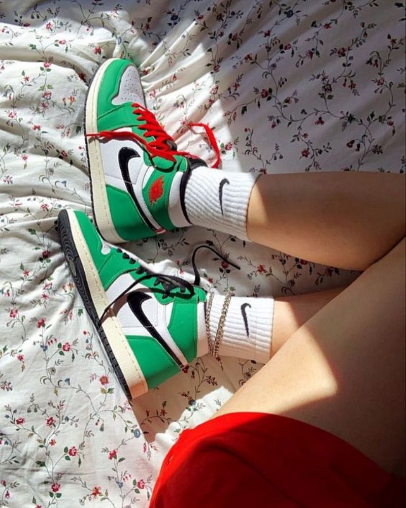 Air Jordan 1 High Lucky Green