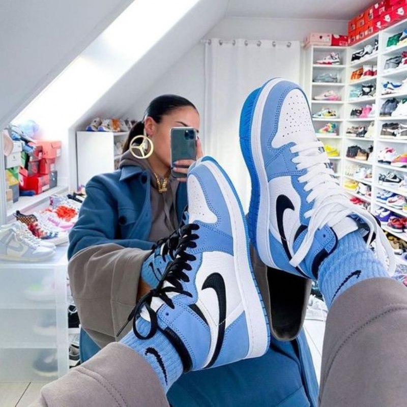 Air Jordan 1 High University Blue