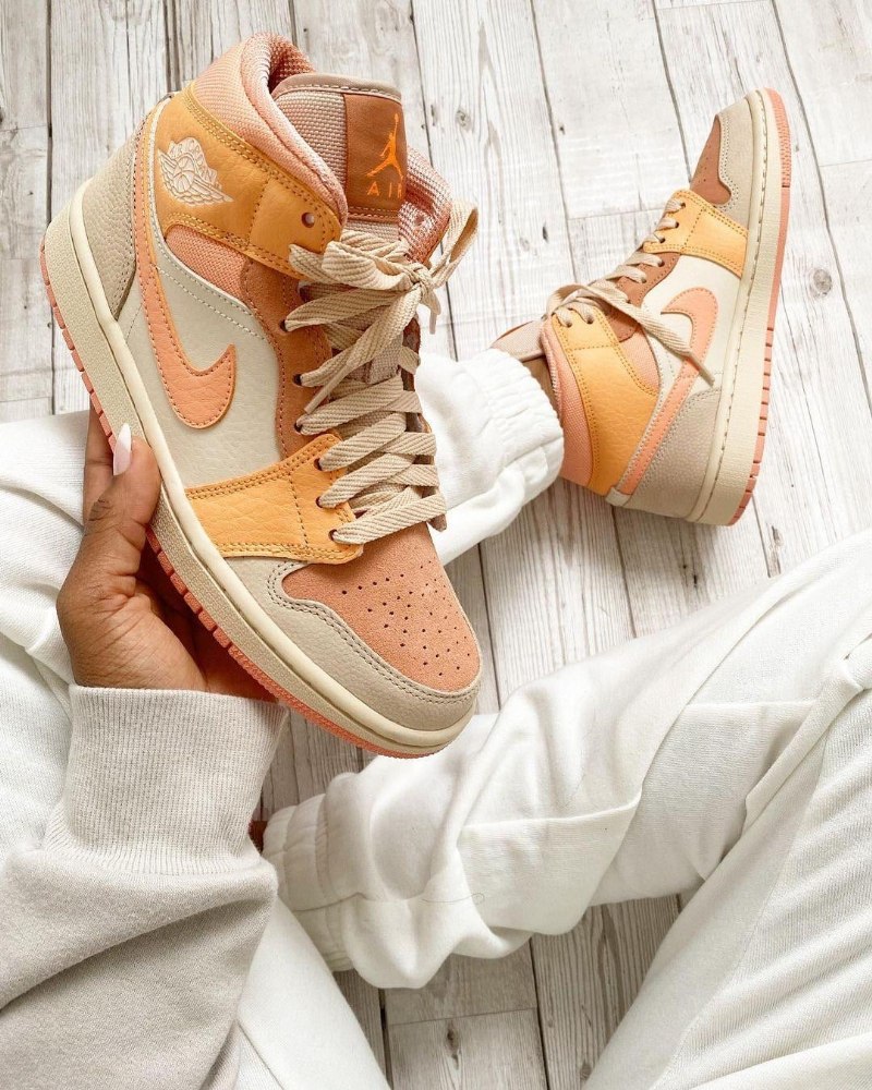 Air Jordan 1 Keskiaprikoosin Oranssi
