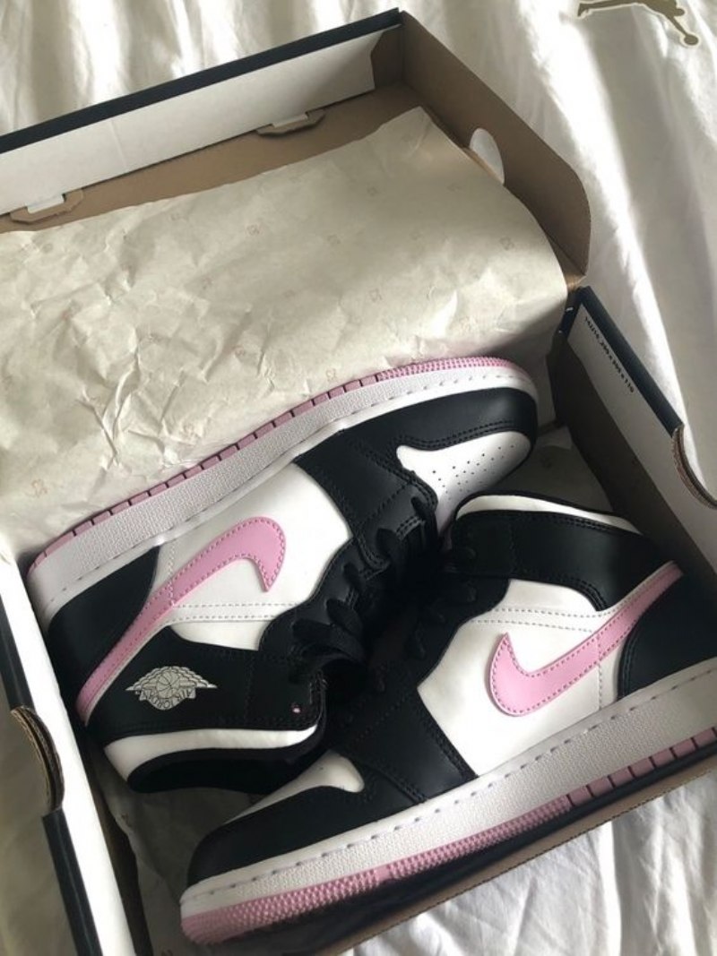 Air Jordan 1 Keskinvalkoinen Musta Vaalea Arktinen Pinkki