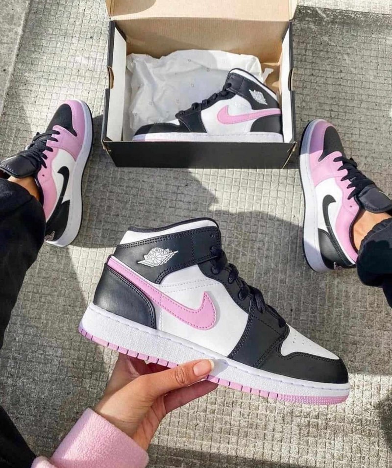 Air Jordan 1 Keskinvalkoinen Musta Vaalea Arktinen Pinkki