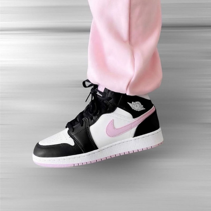Air Jordan 1 Keskinvalkoinen Musta Vaalea Arktinen Pinkki