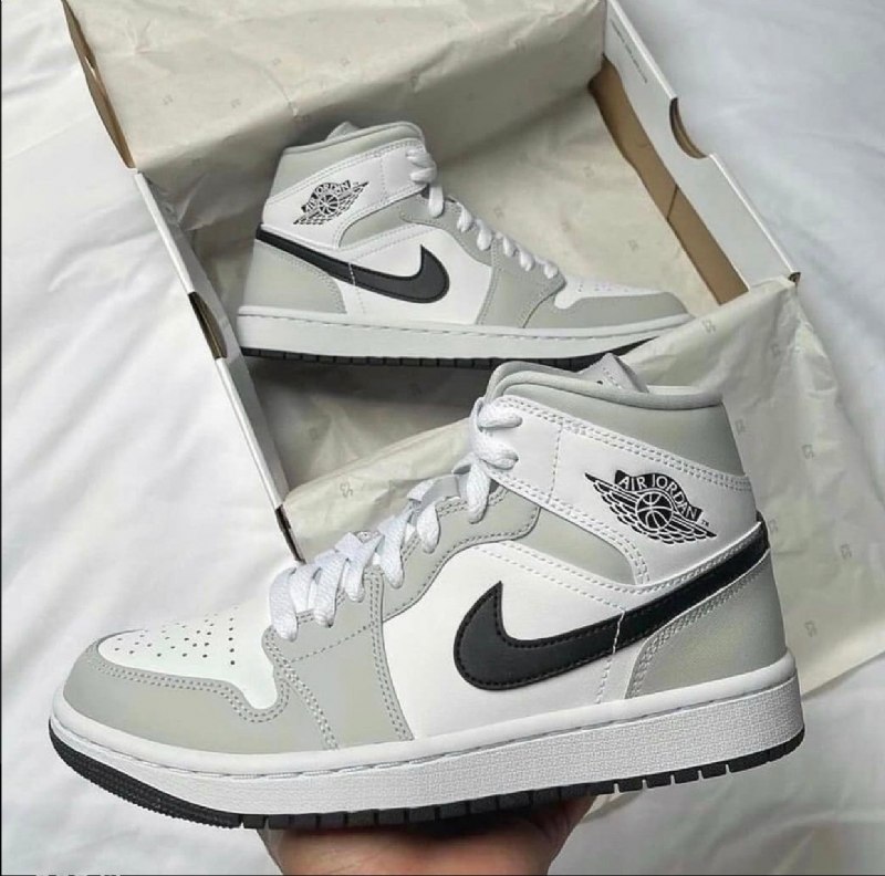 Air Jordan 1 Keskinvalkoinen Vaaleen Savuharmaa