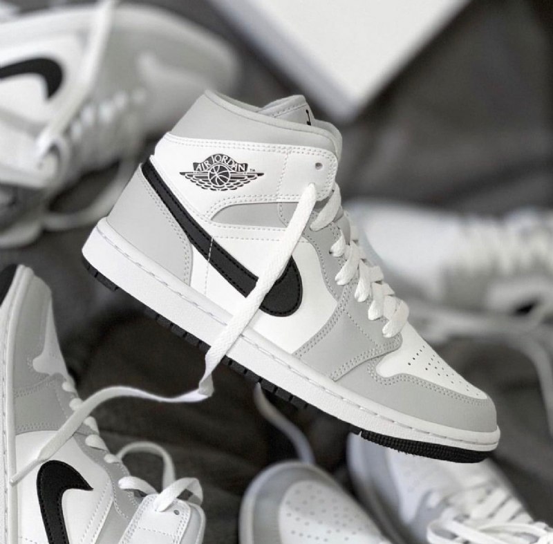 Air Jordan 1 Keskinvalkoinen Vaaleen Savuharmaa