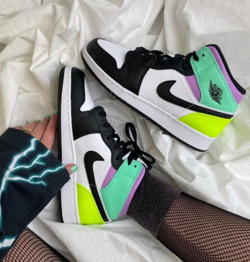 Air Jordan 1 Keskipastellinen Musta Toe