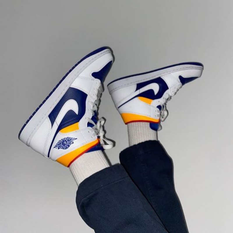 Air Jordan 1 Keskivalkoinen Laser Oranssi Syvää Kuningasininen
