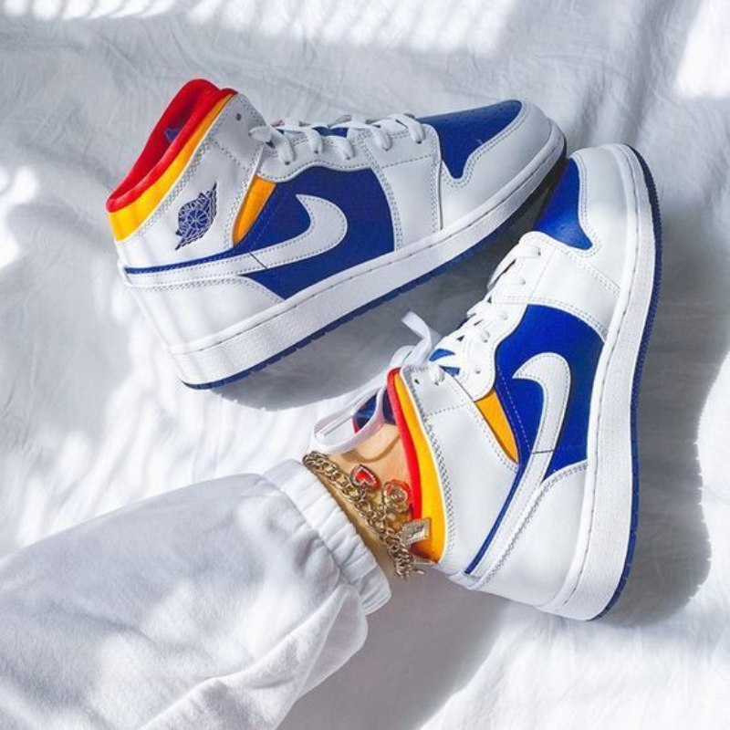Air Jordan 1 Keskivalkoinen Laser Oranssi Syvää Kuningasininen