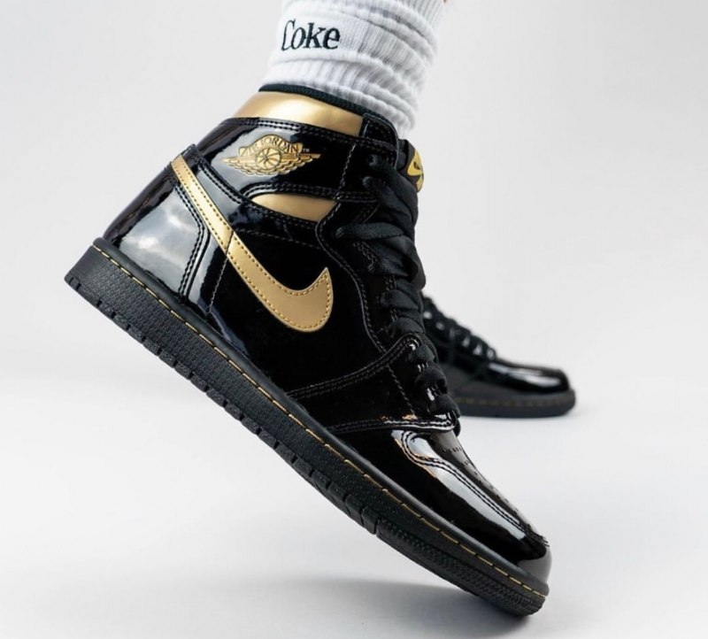 Air Jordan 1 Korkea Musta Metallikulla