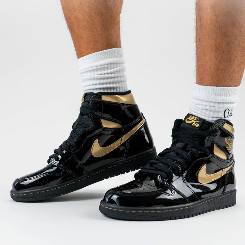 Air Jordan 1 Korkea Musta Metallikulla