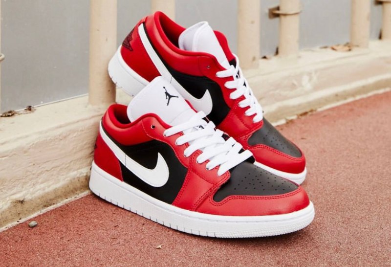 Air Jordan 1 Low Chicago Flip