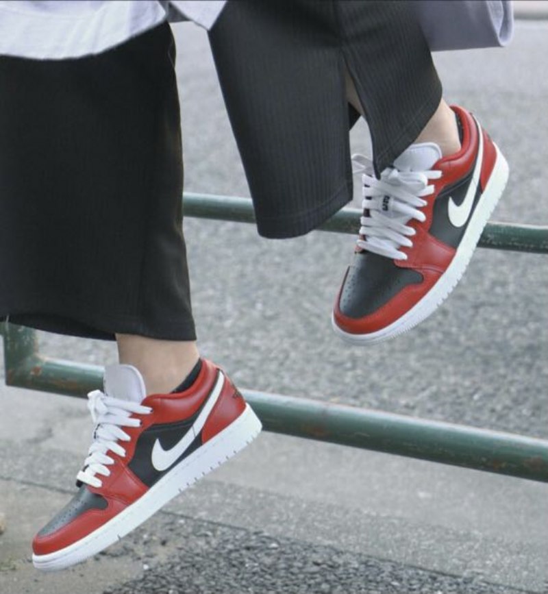 Air Jordan 1 Low Chicago Flip