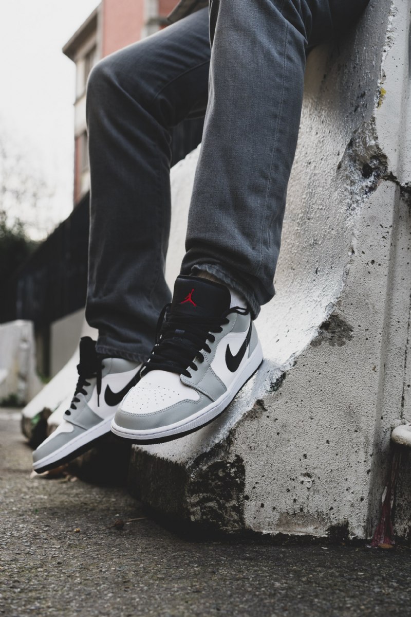 Air Jordan 1 Low Light Smoke Gray