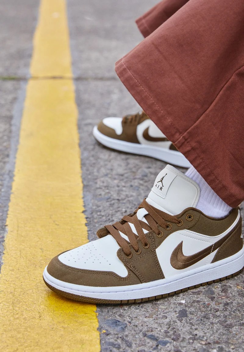 Air Jordan 1 Low Se Vaalea Oliivi