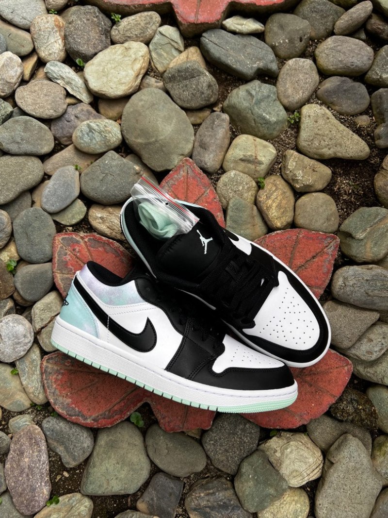 Air Jordan 1 Low Tie-dye