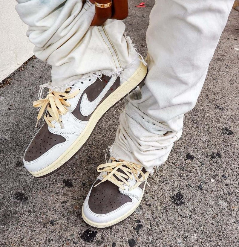 Air Jordan 1 Low Travis Scott Reverse Mocha
