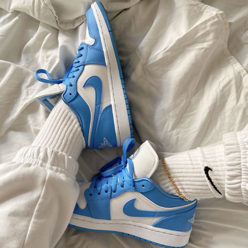 Air Jordan 1 Low Unc