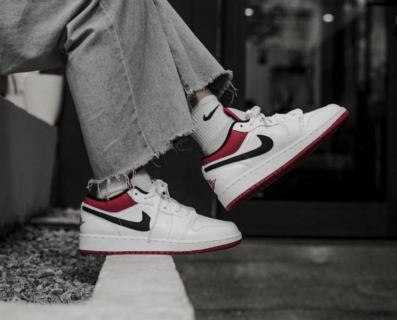 Air Jordan 1 Low White University Punainen Musta