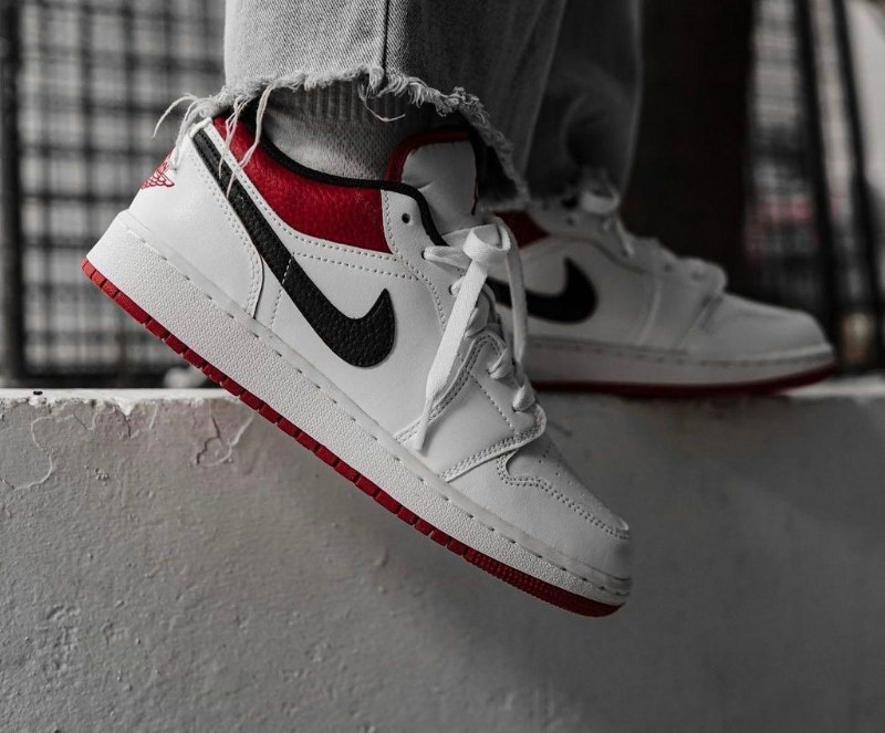 Air Jordan 1 Low White University Punainen Musta