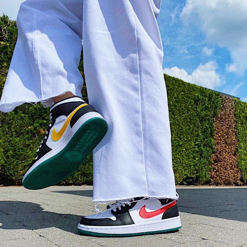 Air Jordan 1 Mid Alternate Swoosh