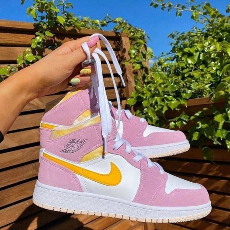 Air Jordan 1 Mid Arctic Pink