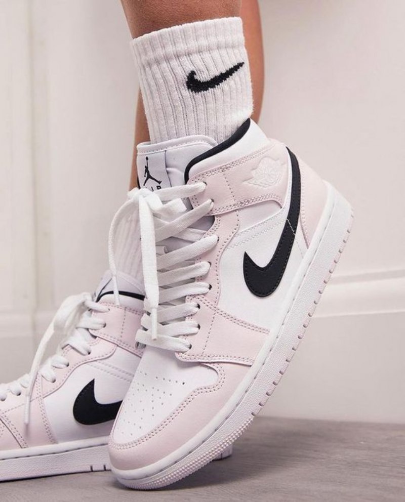 Air Jordan 1 Mid Barely Rose