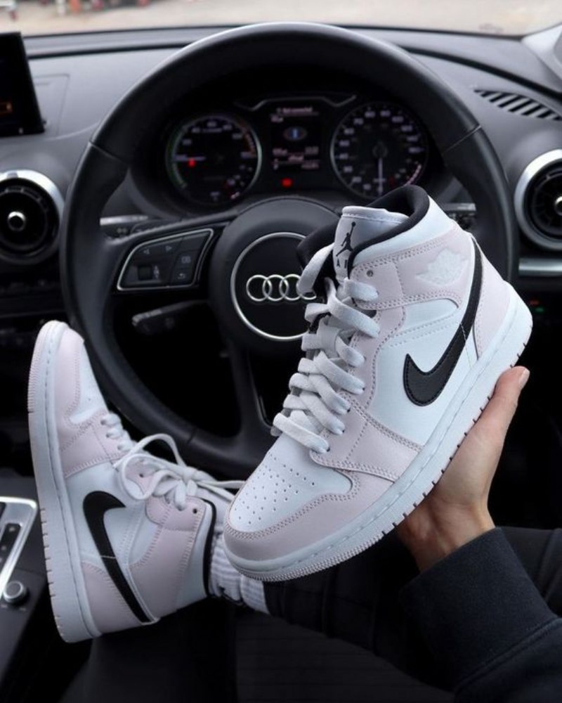 Air Jordan 1 Mid Barely Rose