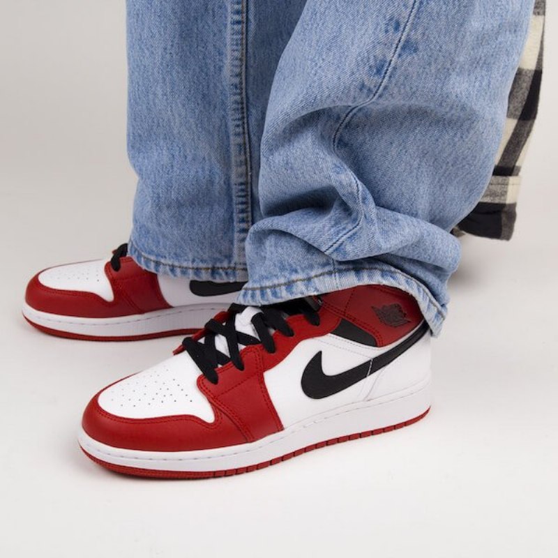 Air Jordan 1 Mid Chicago Valkoinen