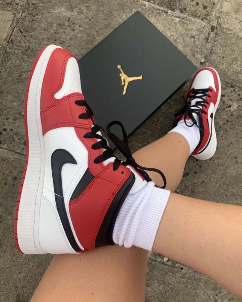 Air Jordan 1 Mid Chicago Valkoinen