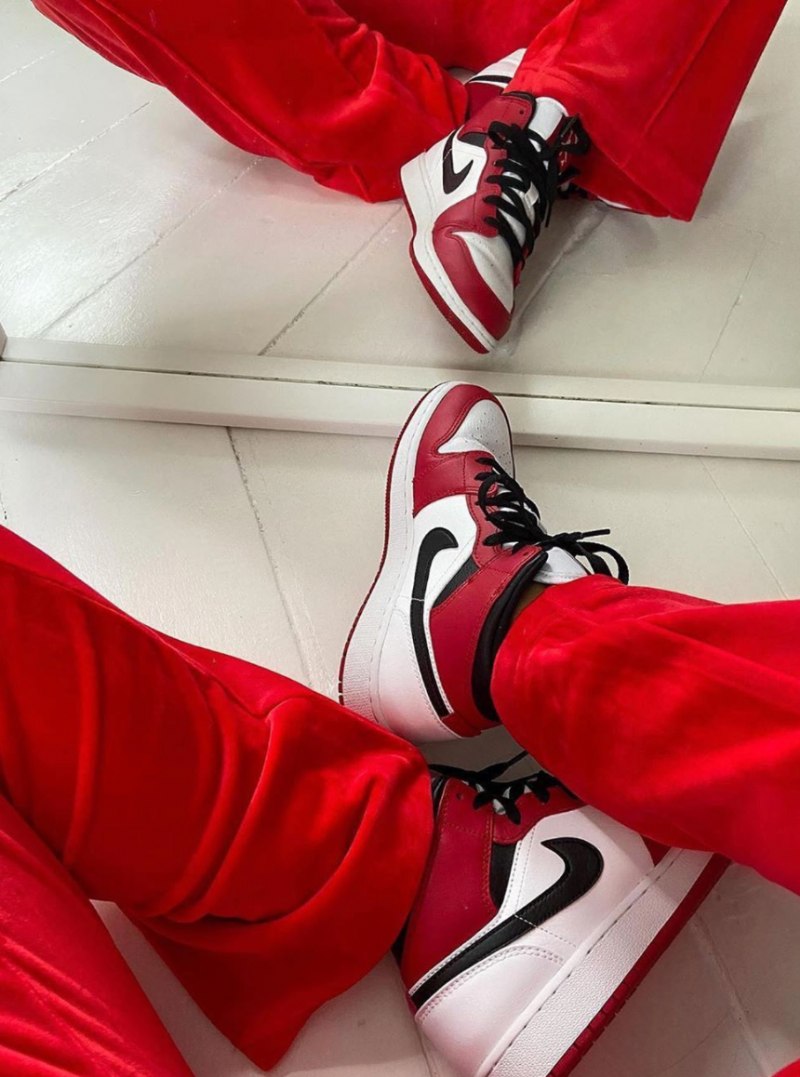 Air Jordan 1 Mid Chicago Valkoinen