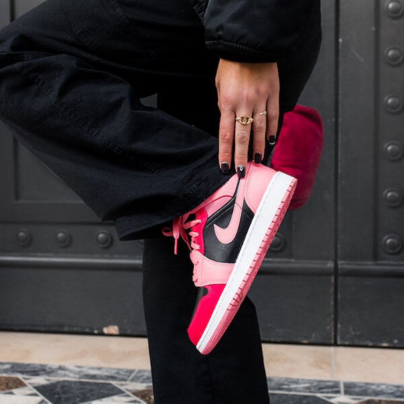 Air Jordan 1 Mid Coral Chalk Pink