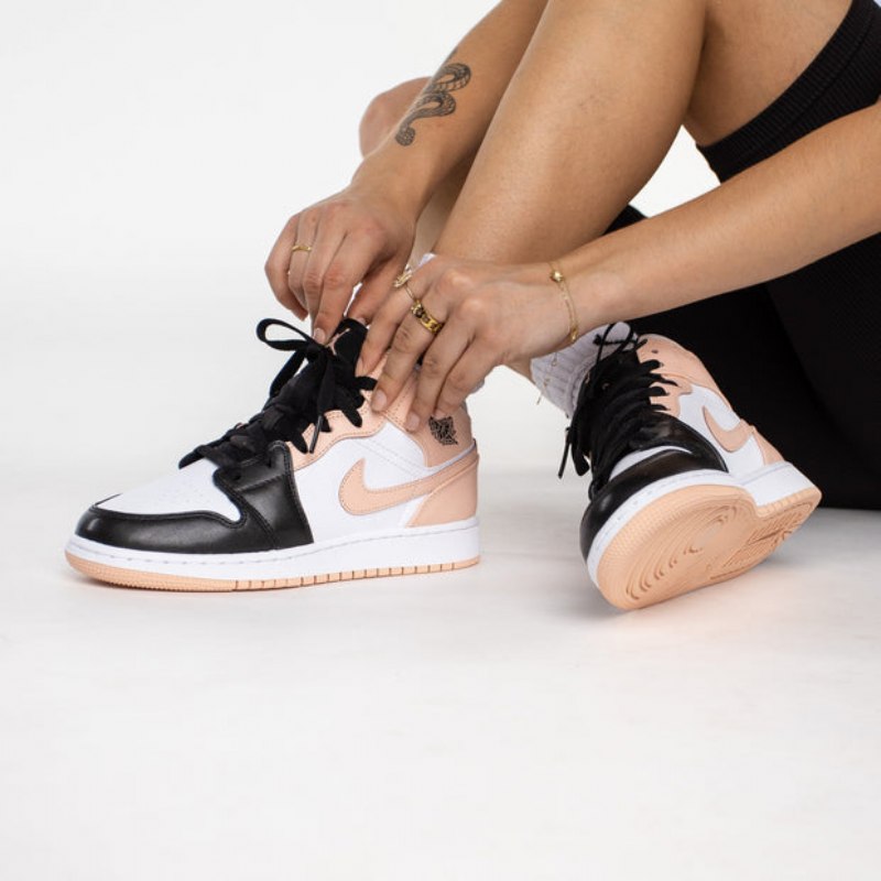 Air Jordan 1 Mid Crimson Tint