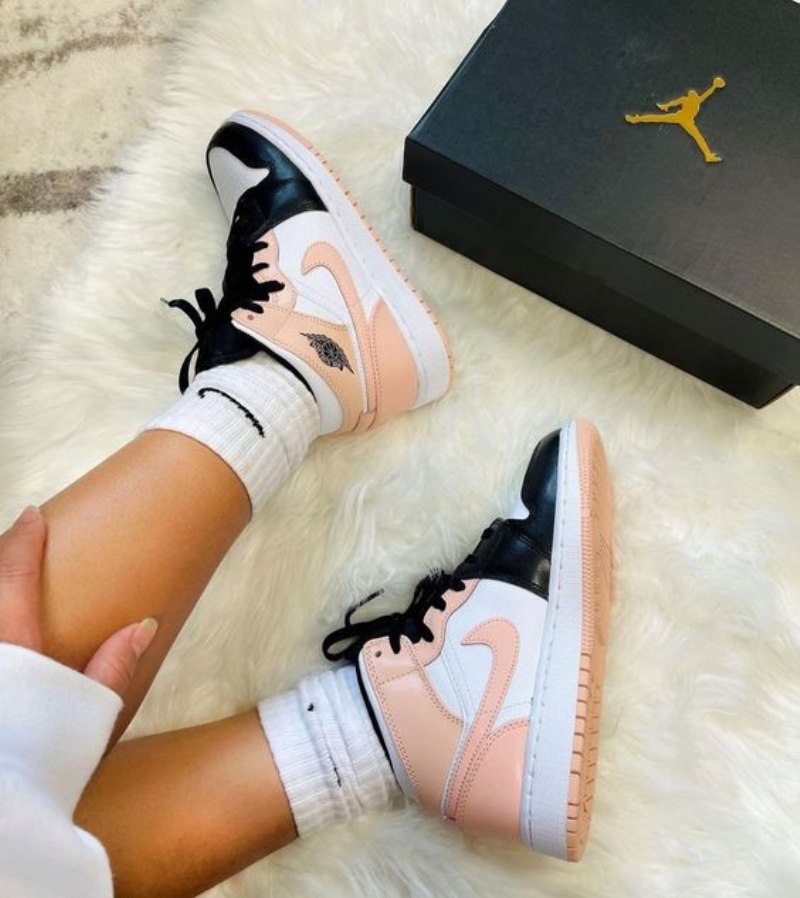 Air Jordan 1 Mid Crimson Tint