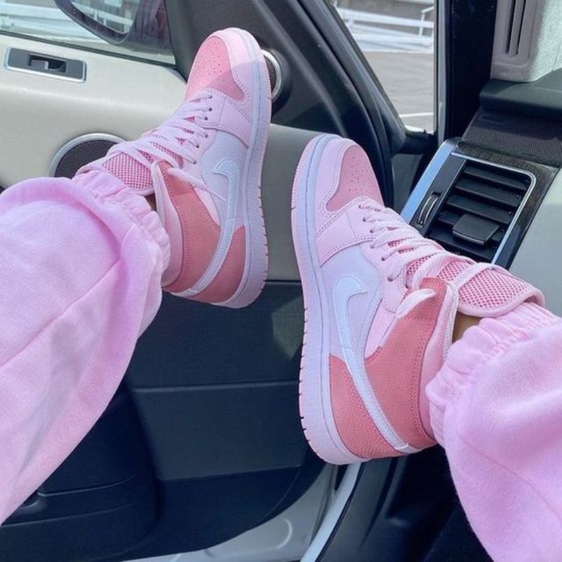 Air Jordan 1 Mid Digital Pink