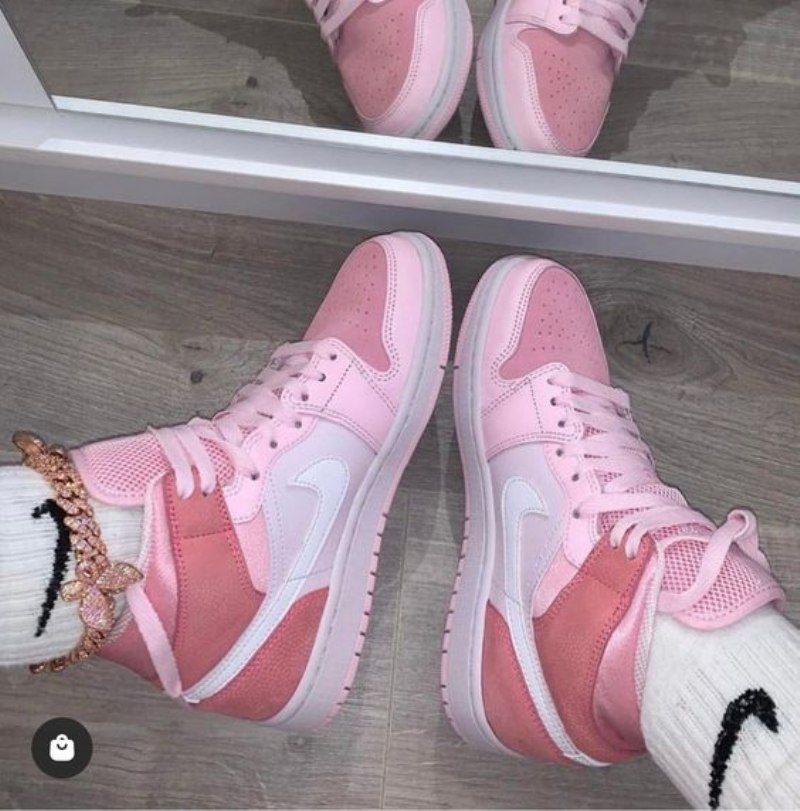 Air Jordan 1 Mid Digital Pink