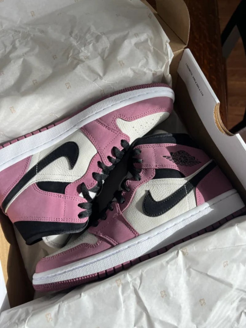 Air Jordan 1 Mid Light Mulberry