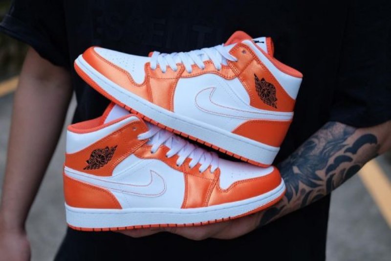 Air Jordan 1 Mid Metalli Oranssi