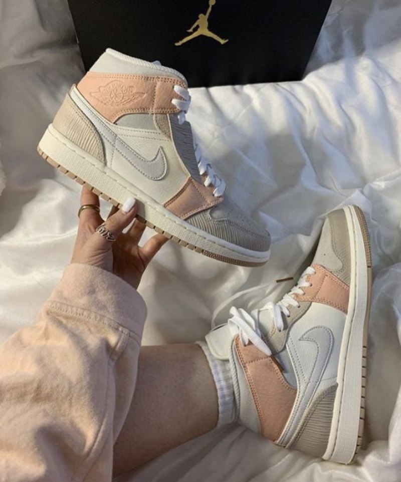 Air Jordan 1 Mid Milan