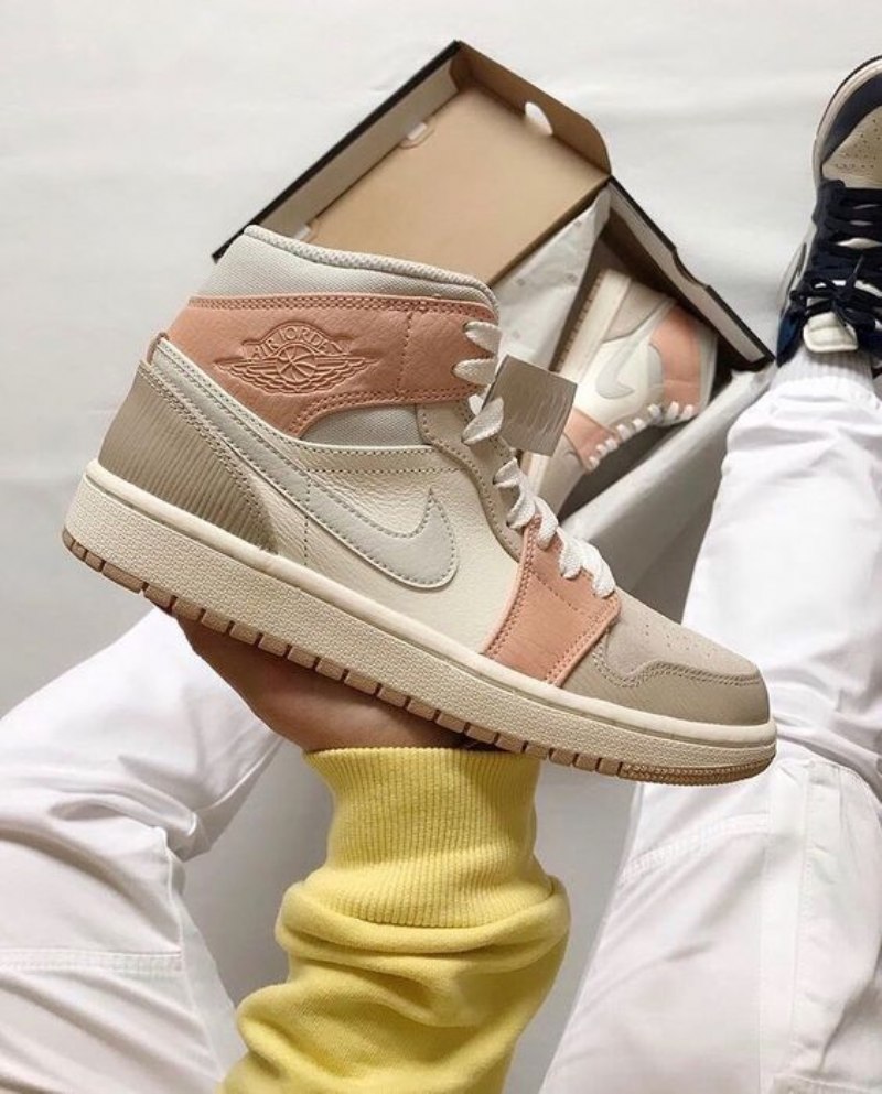 Air Jordan 1 Mid Milan
