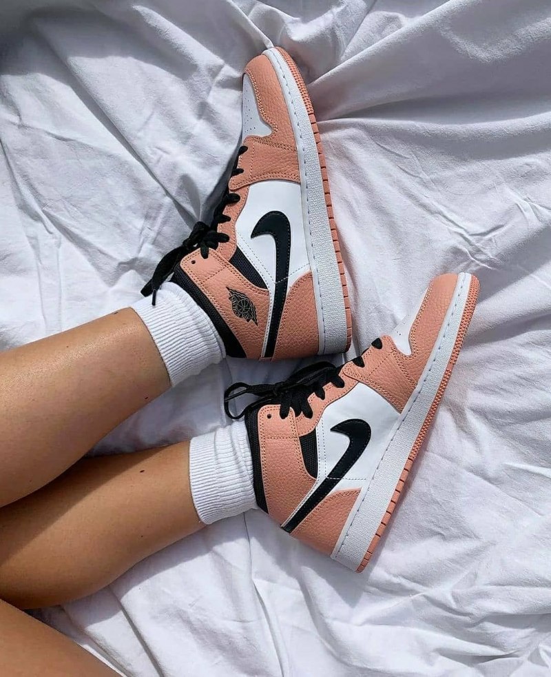 Air Jordan 1 Mid Pink Quartz