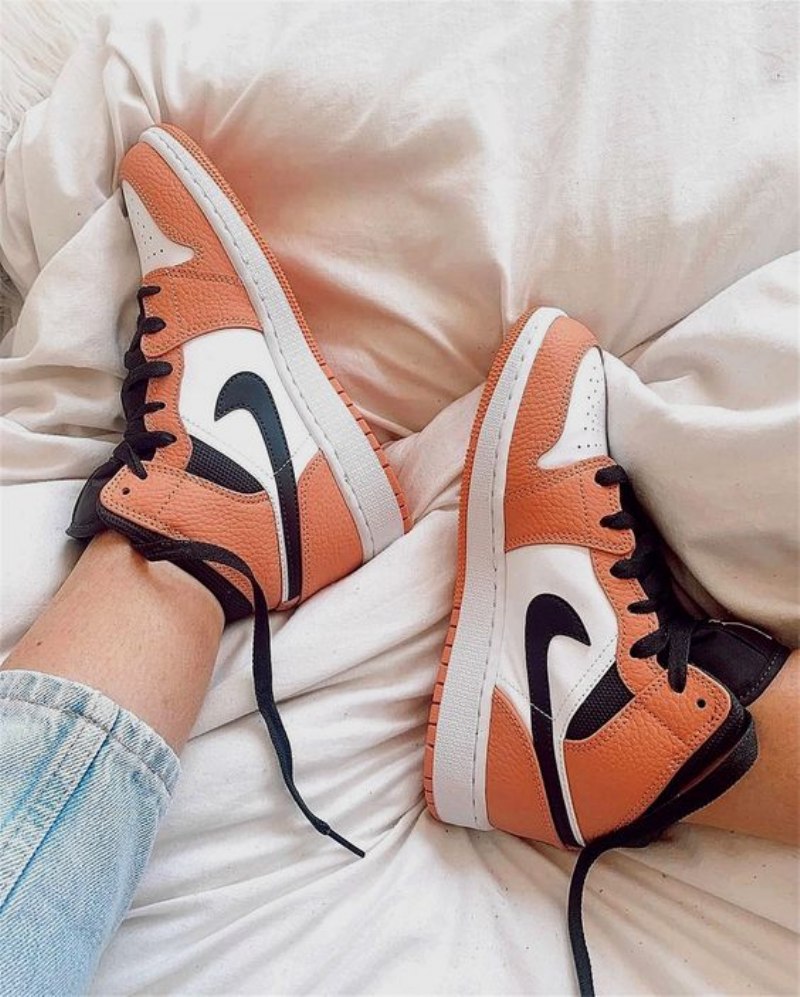 Air Jordan 1 Mid Pink Quartz