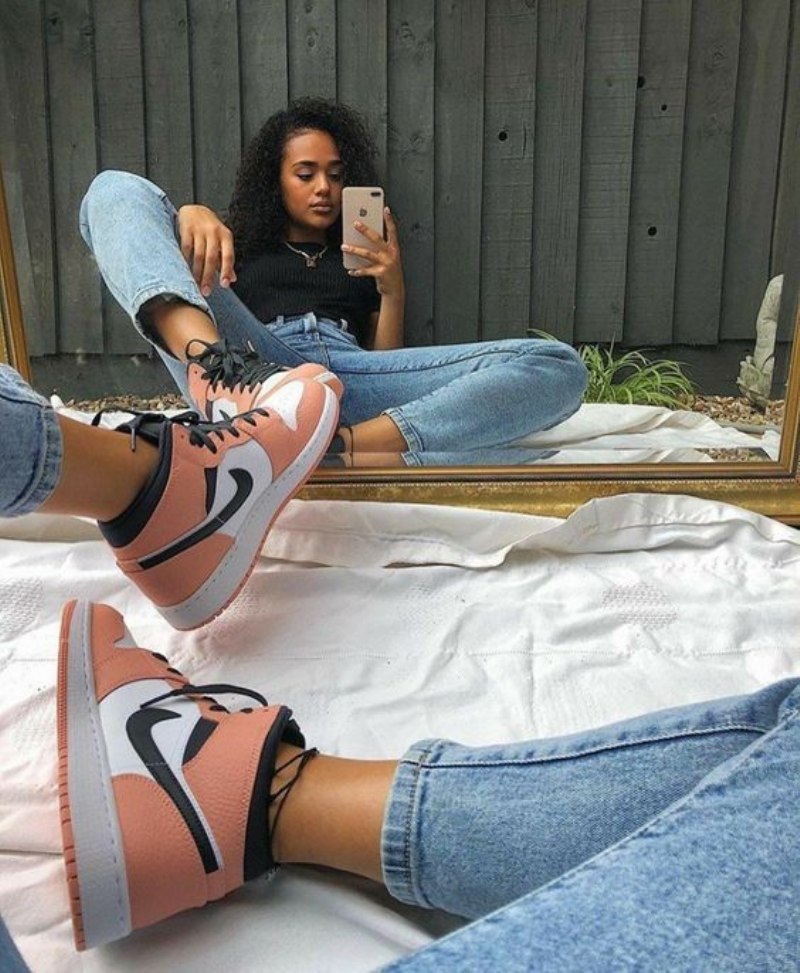 Air Jordan 1 Mid Pink Quartz