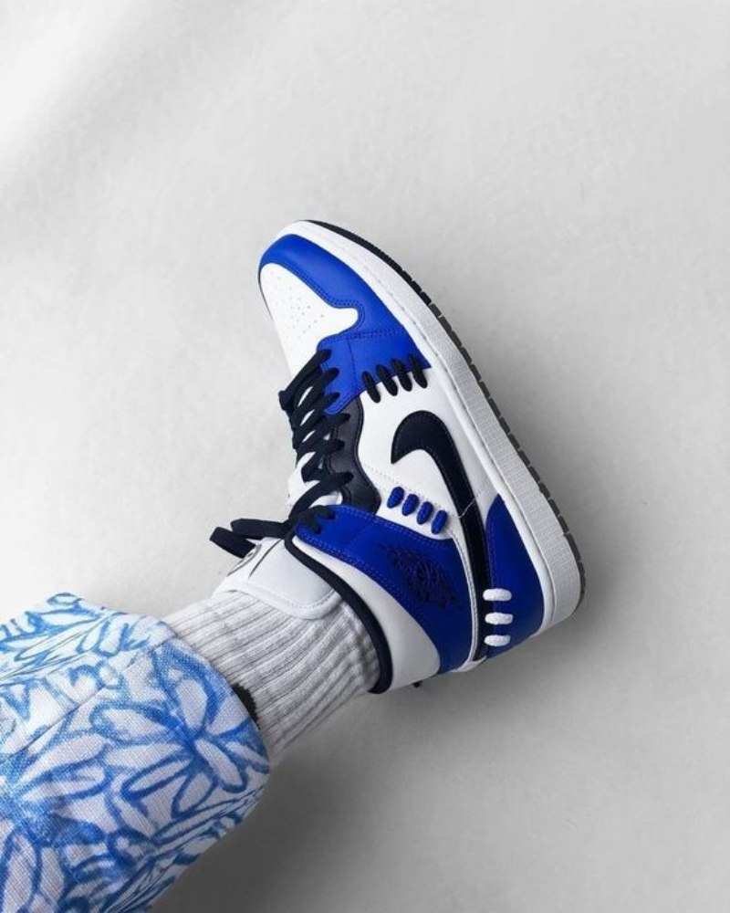 Air Jordan 1 Mid Se Sisarus