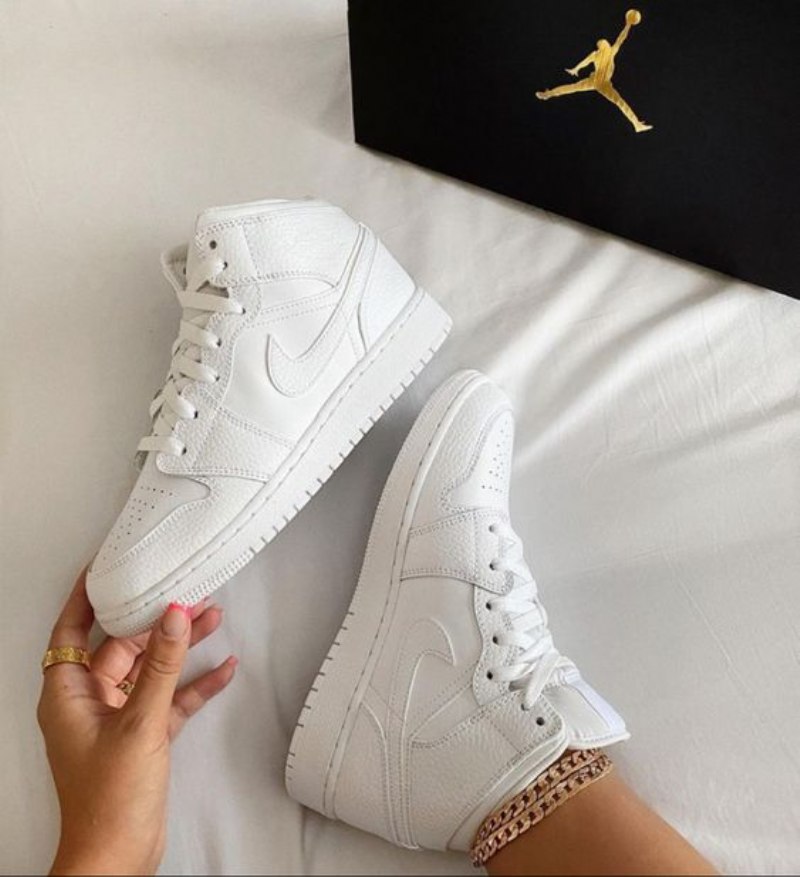 Air Jordan 1 Mid Triple Valkoinen