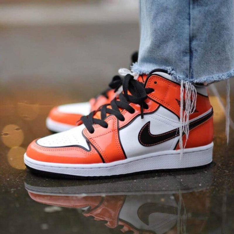 Air Jordan 1 Mid Turf Oranssi