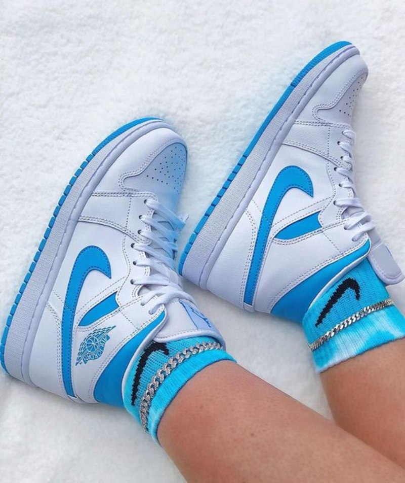 Air Jordan 1 Mid Unc