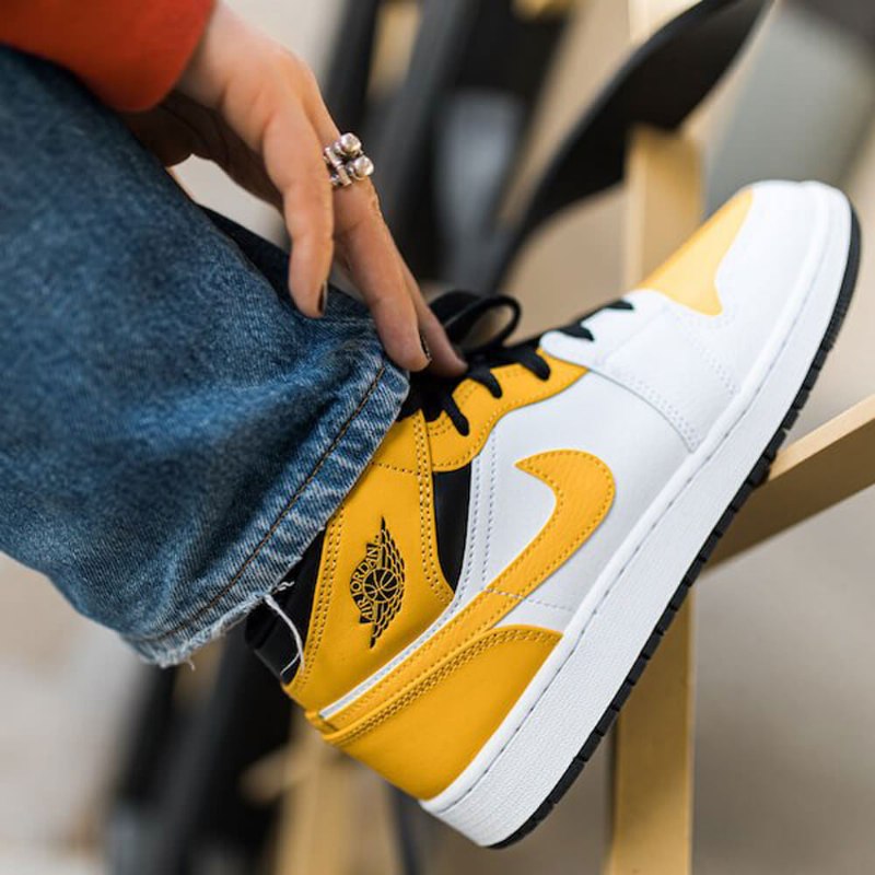 Air Jordan 1 Mid University Gold