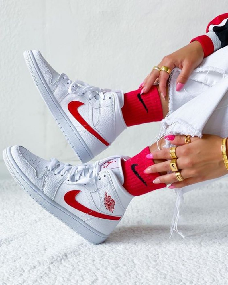 Air Jordan 1 Mid University Red
