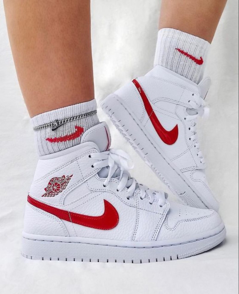 Air Jordan 1 Mid University Red