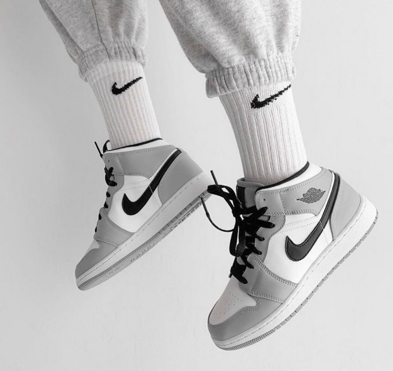 Air Jordan 1 Mid Vaalea Savun Harmaa