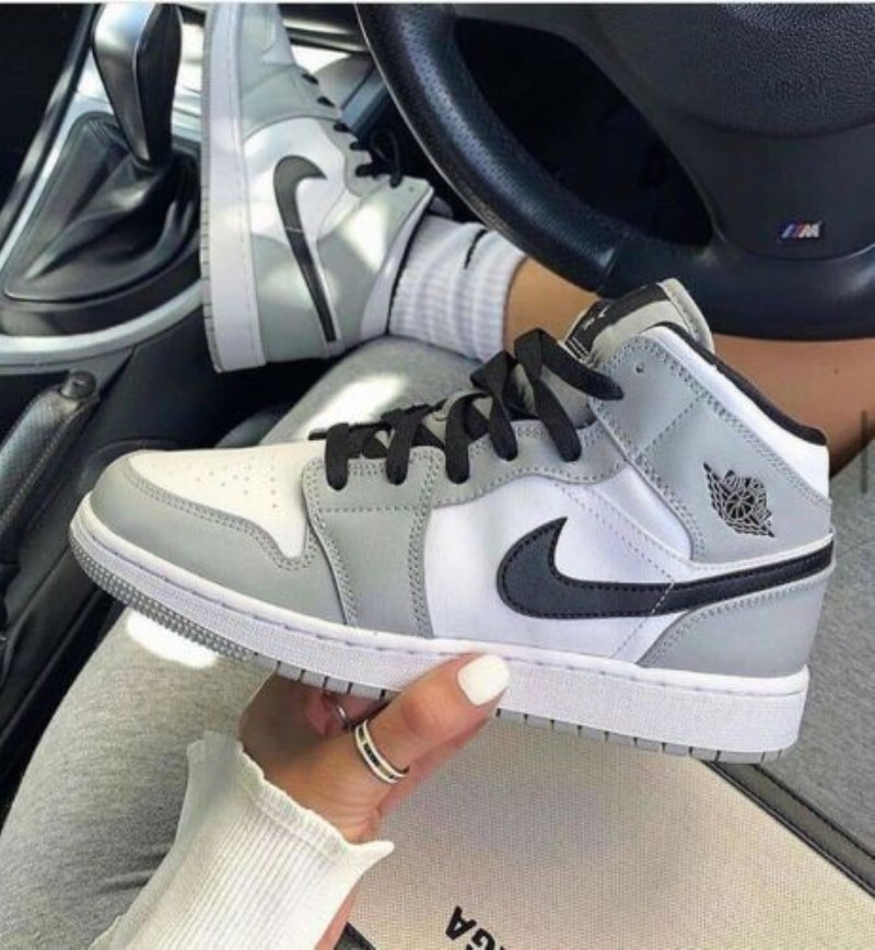 Air Jordan 1 Mid Vaalea Savun Harmaa